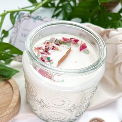 Sveča vrtnica Sveča Vrtnica – Sojina sveča z mešanico eteričnih olj (500g)