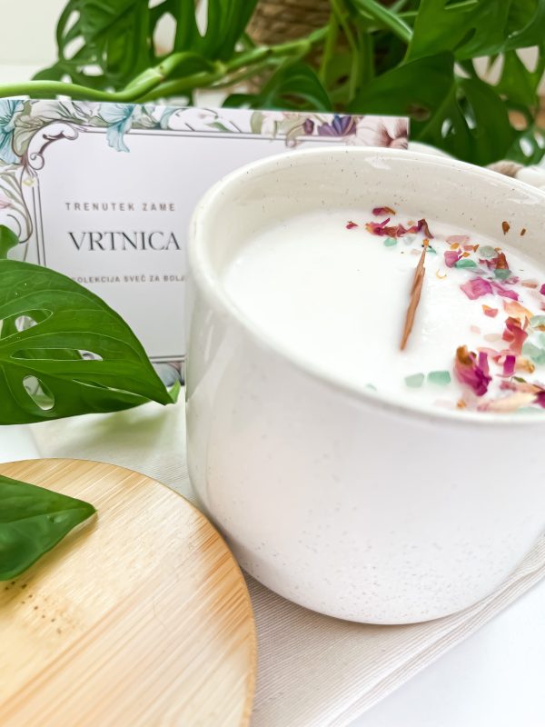 Sveča vrtnica 300g Sveča Vrtnica – Sojina sveča z mešanico EO (300g)