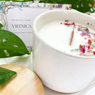 Sveča vrtnica 300g Sveča Vrtnica – Sojina sveča z mešanico EO (300g)